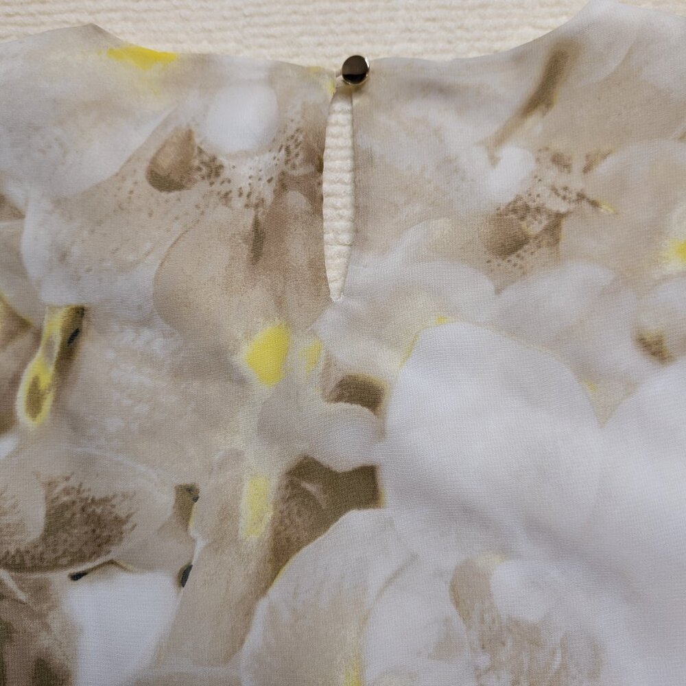 Calvin Klein sleeveless pleated black/white/yellow floral blouse - size Petite M - Picture 9 of 9